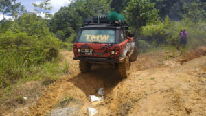 Team 4x4 Malaysia Land Rover off-road vehicle with Land Dragon tires on rough terrain.