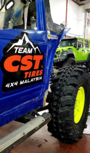 Team 4x4 Malaysia off-road vehicles front Land Dragon tires