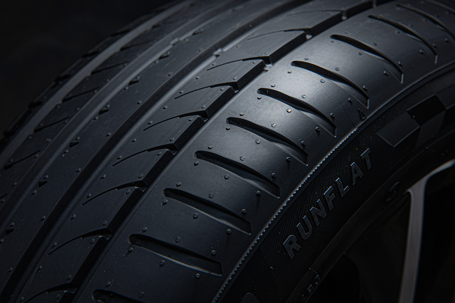 CST Adreno AD-R9 RFT tire close up tread view image.